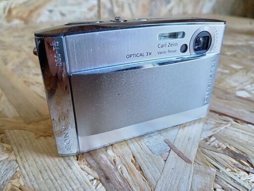 SONY 　コンパクトデジカメ 　Cyber-shot 　DSC-T5 　有効510万画素、2.5型「クリアフォト液晶」搭載