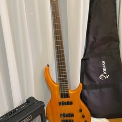 ベース　4弦　"Toby by Tobias"、アンプ付き　⭐️...