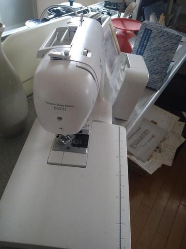 SINGERの電子ミシンSN771\n\n【ブランド】SINGER（ミシン）\n【カテゴリ】コンピューターミシン\n