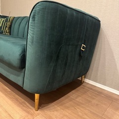 グリーンソファの画像