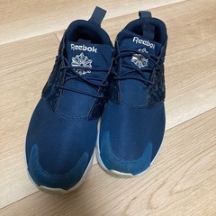 Reebok スニーカー