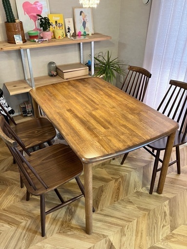 木製ダイニングテーブル