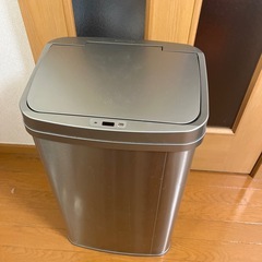 自動ゴミ箱の画像