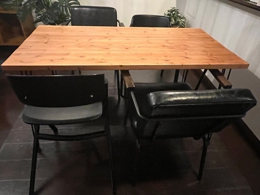LOWYA ダイニングテーブル　幅140センチ