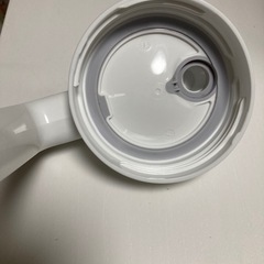 受け渡し者決定　ワンプッシュ簡単操作・横置きもできる冷水筒(2.1 L ホワイト) - ニトリの画像