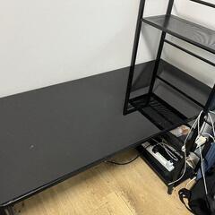 人間工学椅子（旧）+ 組み立て式のテーブルの画像