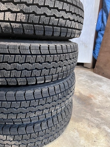 ダンロップウインターマックス　スタッドレス　145R12 バン　トラック