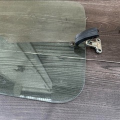 ジムニー　JA22 純正　運転席側　リアガラスの画像