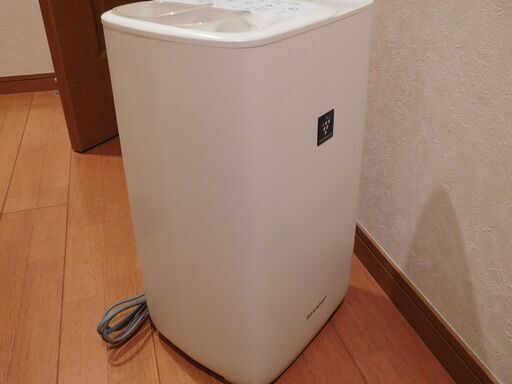 SHARPの加湿器「HV-H55-W」中古完動品　プラズマクラスター