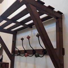 ハンドメイド　ウォールシェルフ　カントリー調　ポッチが可愛いアイアンフック４連付の画像