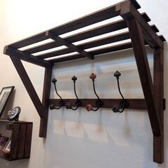 ハンドメイド　ウォールシェルフ　カントリー調　ポッチが可愛いアイアンフック４連付の画像