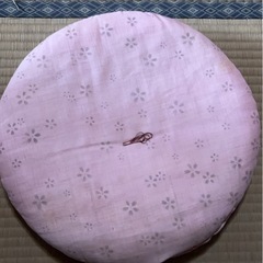 花柄ピンク円形座布団