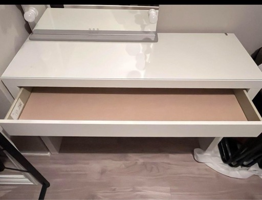 IKEA ドレッサー、椅子、鏡 セット (いなむら) 川口のドレッサー