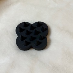 uka ケンザン スカルプブラシ ブラックの画像