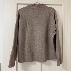 UNIQLO モックネックセーター ベージュ Sサイズの画像