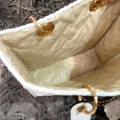 【新品未使用】ホワイト 編み込みハンドバッグの画像