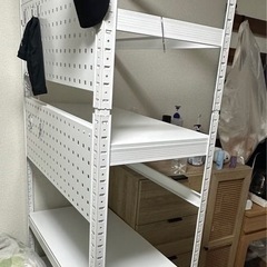 有効ボード付きラックの画像