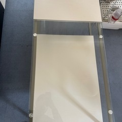 ガラステーブル