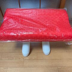 【終了】シリコンまくら・プライズまくら・ニトリ ウレタン座面ソファ2種　セットの画像