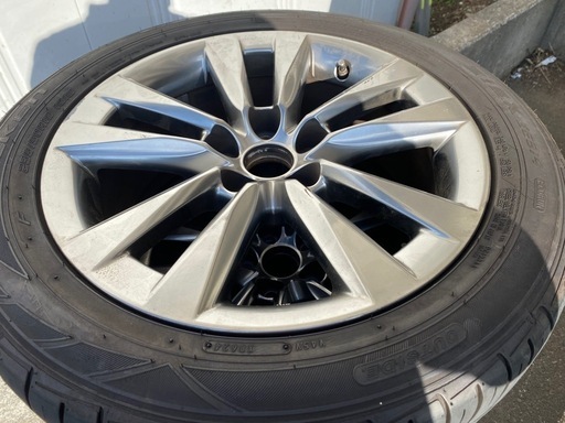 アルミホイールとタイヤ