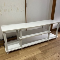 白くてかわいいテレビ台、飾り棚、テレビボード