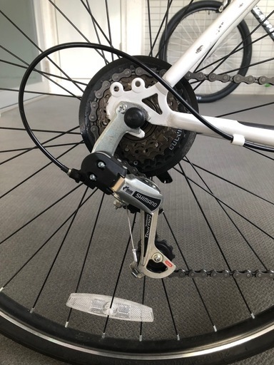 受け渡し完了しました 早い者勝ち！すぐ乗れます 6段ギア 屋内保管 定価3万 クロスバイク