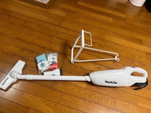 (総額33000円)MAKITA \nコードレス掃除機、スタンド、充電器