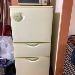 （取引中）
差し上げます‼️2001年製日立冷蔵庫 
