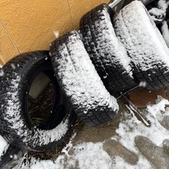 215/60r16 スタッドレス バリ溝 2021年製造