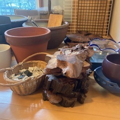 【無料】プラスチック植木鉢　ガーデニング用品　花器　花台　木板　 の画像