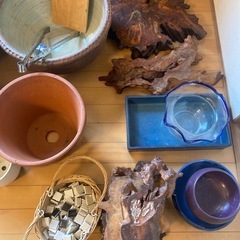 【無料】プラスチック植木鉢　ガーデニング用品　花器　花台　木板　 の画像