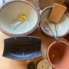 【無料】プラスチック植木鉢　ガーデニング用品　花器　花台　木板　 の画像