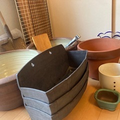 【無料】プラスチック植木鉢　ガーデニング用品　花器　花台　木板　 の画像
