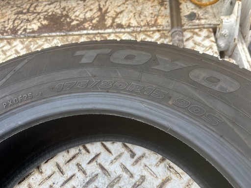 トーヨータイヤ4本セット　175/80R15