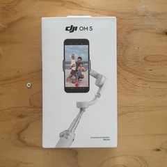 DJI OM 5 スマートフォンスタビライザーの画像