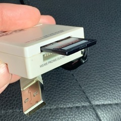 メディアリーダー　SDカード　microSDカードやの画像