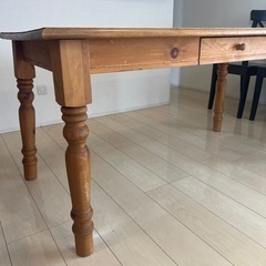 ダイニングテーブル　木製の画像