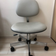 事務用回転イス／グレー