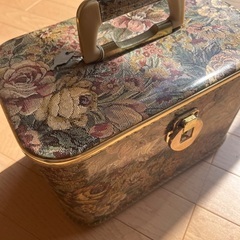 UESD 高級化粧品バッグ　鍵付き