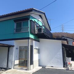 田舎で静かに暮らせます。周りの家は離れてます。