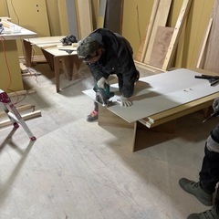人手不足の建設現場作業員、、他