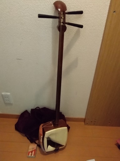 84. 三味線破れあり (本文読んでください) 犬山の楽器の中古 84. 三味線破れあり (本文読んでください) 犬山の楽器の中古