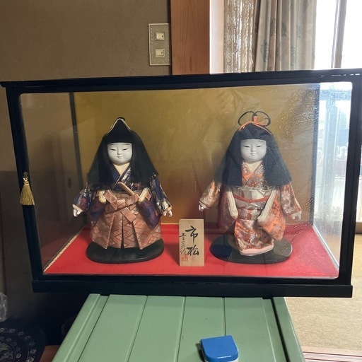 ガラスケース入り市松人形