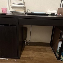 黒いデスク
