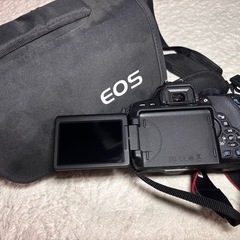 Canon EOS Kiss X8i本体、レンズ3点セットの画像