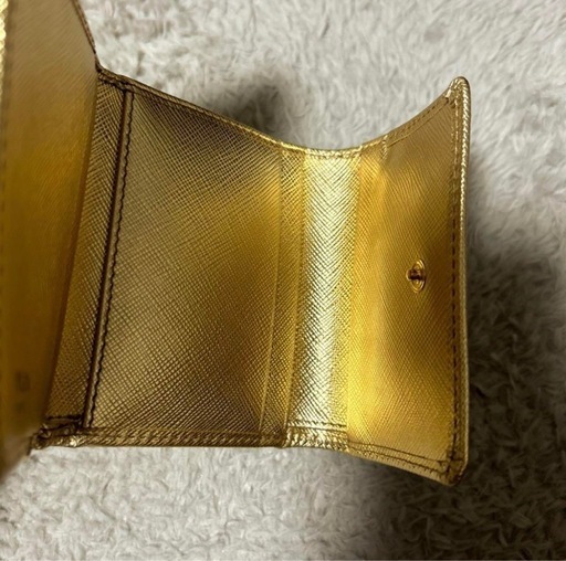 PRADA財布