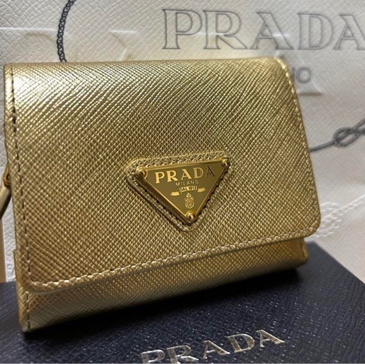 PRADA財布