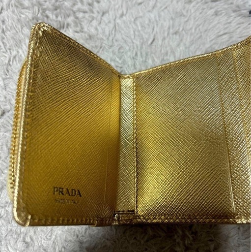 PRADA財布