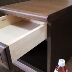 サイドテーブルの画像