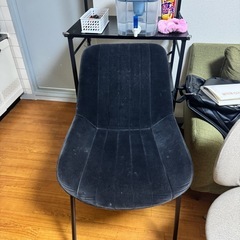 黒いベルベット椅子